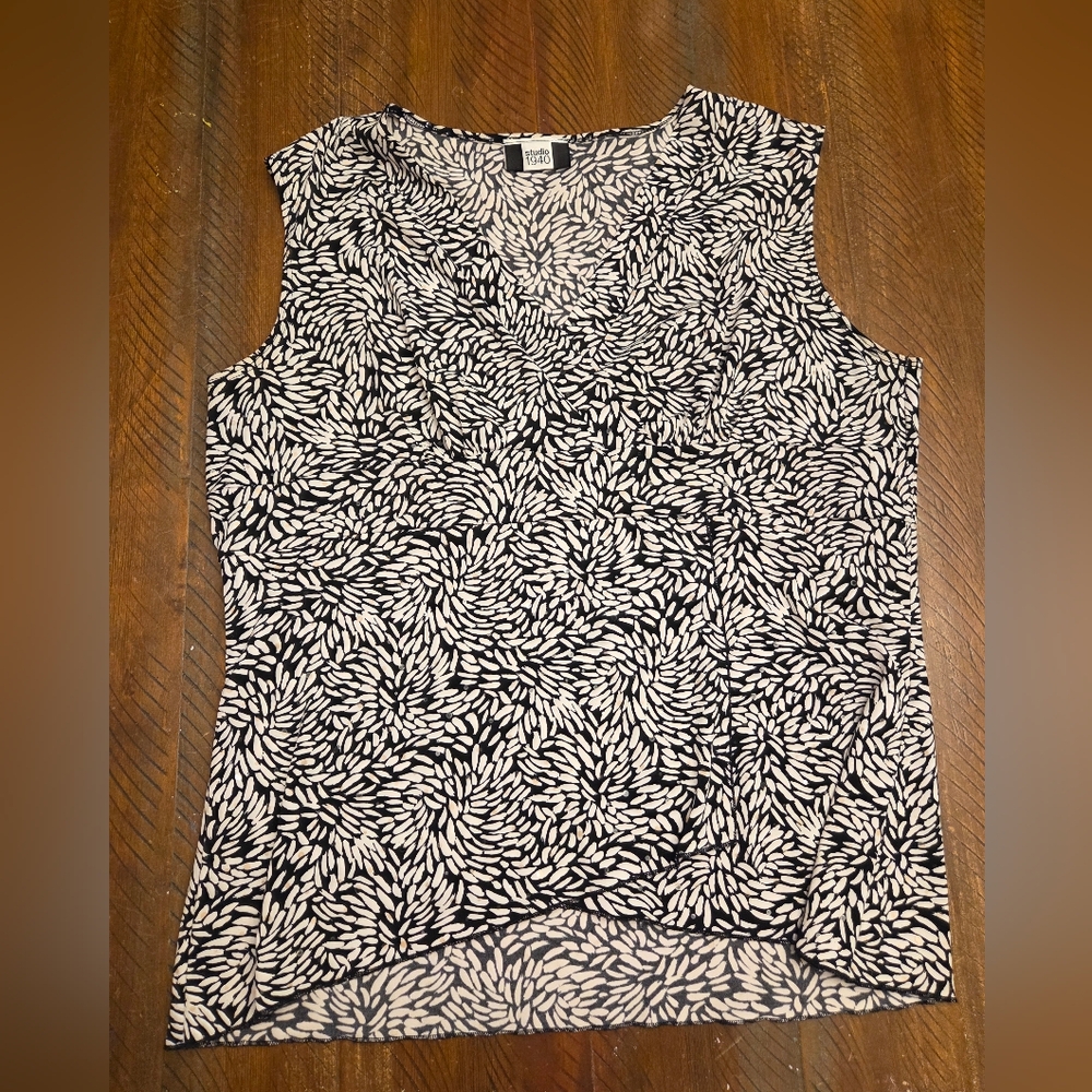 Black and White Leaf Print Blouse